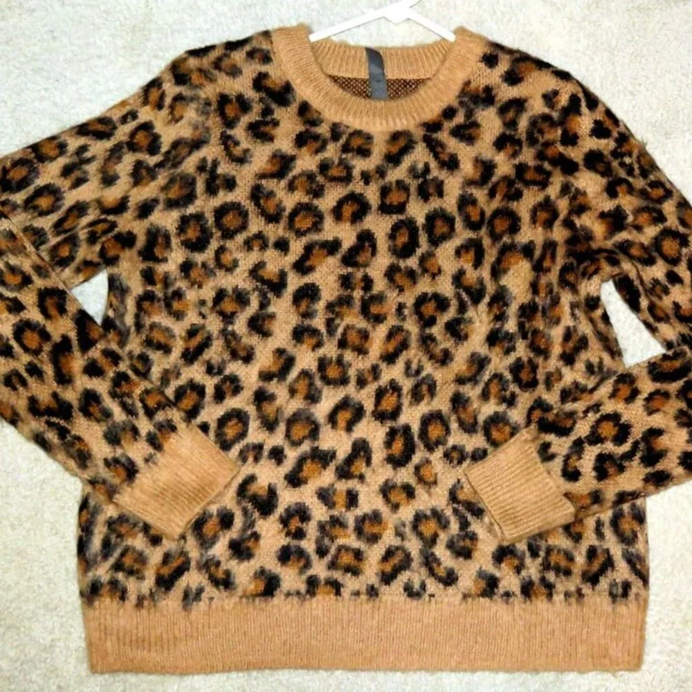 Francesca's Alya Animal Print Fuzzy Crewneck Pullover Sweater Size Small EUC